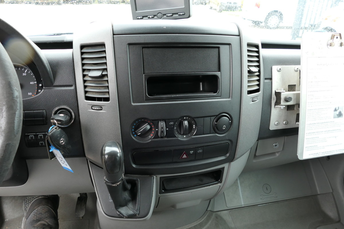 Closed box van MERCEDES-BENZ SPRINTER 310 CDI MAXI EURO-5 KOFFER REGALE KAMER: picture 11 Closed box van MERCEDES-BENZ SPRINTER 310 CDI MAXI EURO-5 KOFFER REGALE KAMER: picture 11