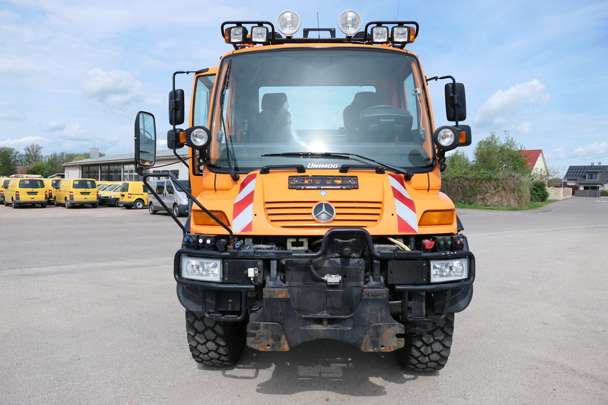 UNIMOG U400 405/12 AHK KLIMA ZAPFWELLE vorn SFZ KOMMUN - Dropside/ Flatbed truck, Municipal/ Special vehicle: picture 2 UNIMOG U400 405/12 AHK KLIMA ZAPFWELLE vorn SFZ KOMMUN - Dropside/ Flatbed truck, Municipal/ Special vehicle: picture 2