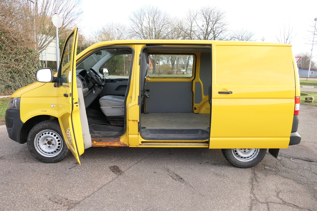 Interior photo 1: Leasing of VW T5 Transporter 2.0 TDI EURO-5 CoC 2xSCHIEBETÜR P VW T5 Transporter 2.0 TDI EURO-5 CoC 2xSCHIEBETÜR P