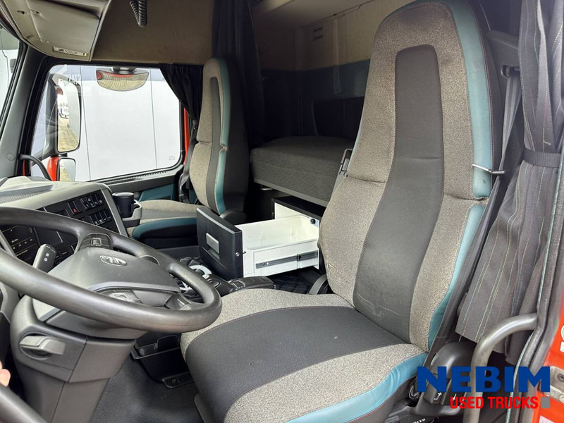 Volvo FM410 4x2 - Dynamic Steering - CLEAN CONDITION - Tractor unit: picture 3 Volvo FM410 4x2 - Dynamic Steering - CLEAN CONDITION - Tractor unit: picture 3
