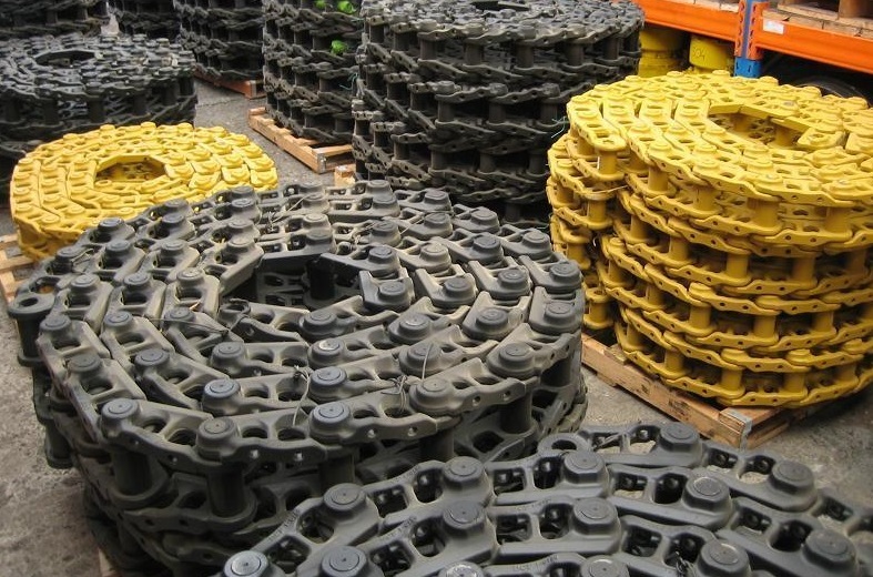 KOMATSU D65 EX-15 - Track for Bulldozer: picture 2 KOMATSU D65 EX-15 - Track for Bulldozer: picture 2