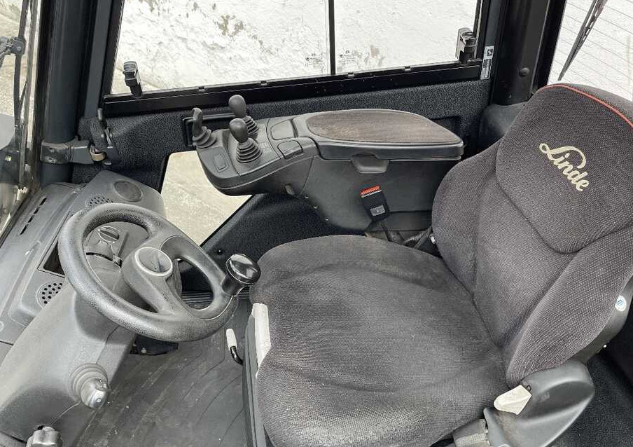 Linde H 35 D-02/393 - Diesel forklift: picture 4 Linde H 35 D-02/393 - Diesel forklift: picture 4