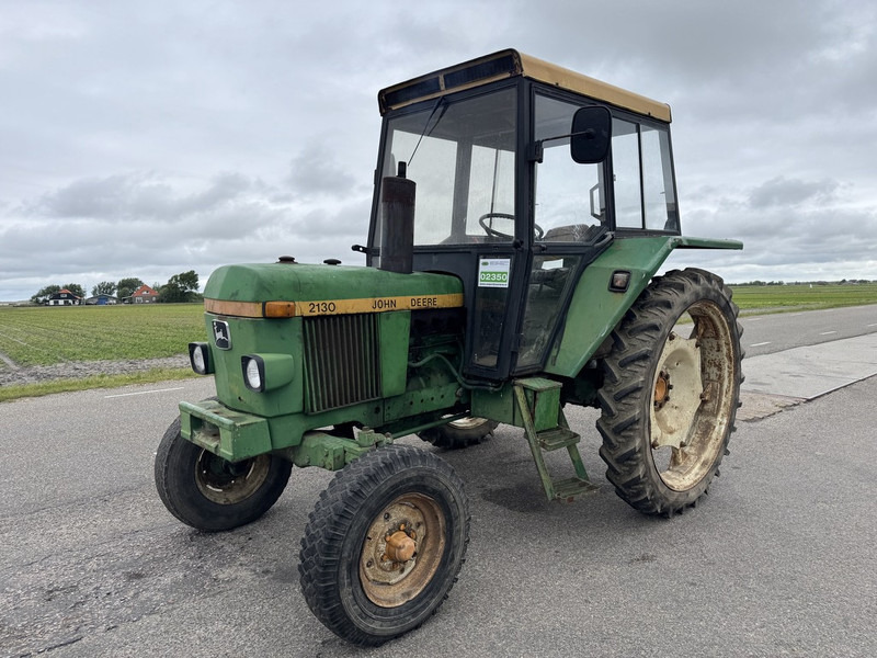 John Deere 2130 - Farm tractor: picture 1 John Deere 2130 - Farm tractor: picture 1
