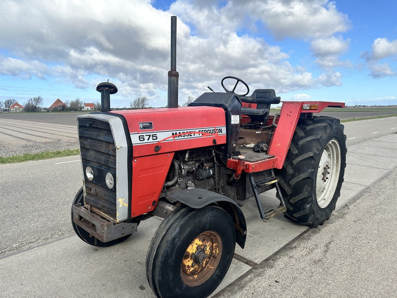Massey Ferguson 675 - Farm tractor: picture 1 Massey Ferguson 675 - Farm tractor: picture 1