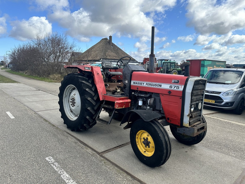 Massey Ferguson 675 - Farm tractor: picture 2 Massey Ferguson 675 - Farm tractor: picture 2