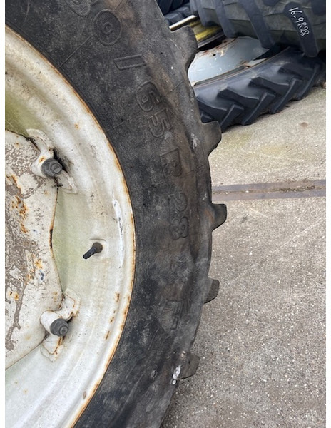 Michelin 480/65 R28 x 108 - Tire: picture 4 Michelin 480/65 R28 x 108 - Tire: picture 4