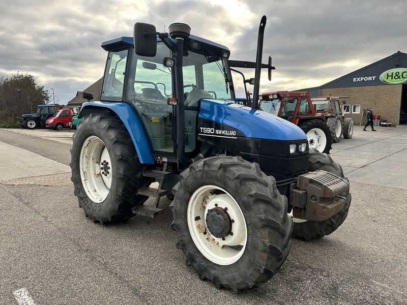 New Holland TS90 - Farm tractor: picture 3 New Holland TS90 - Farm tractor: picture 3