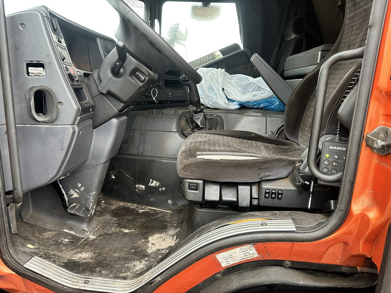 Scania P340 - Tractor unit: picture 4 Scania P340 - Tractor unit: picture 4