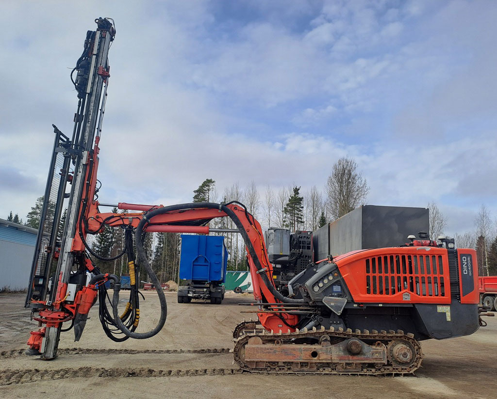Sandvik Dino DC400Ri - Drilling rig: picture 1 Sandvik Dino DC400Ri - Drilling rig: picture 1