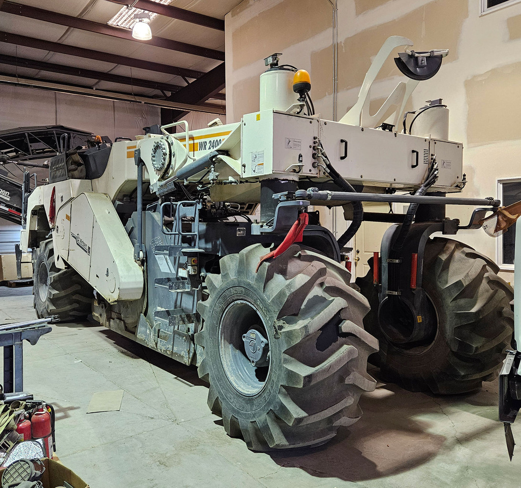 Wirtgen WR 2400 - Soil stabilizer: picture 1 Wirtgen WR 2400 - Soil stabilizer: picture 1