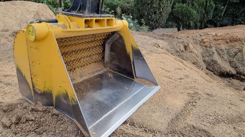 GODET CRIBLEUR A ETOILES PPIUR PELLE DE 20/25T GYRUS STAR - Sorting bucket for Construction machinery: picture 1 GODET CRIBLEUR A ETOILES PPIUR PELLE DE 20/25T GYRUS STAR - Sorting bucket for Construction machinery: picture 1