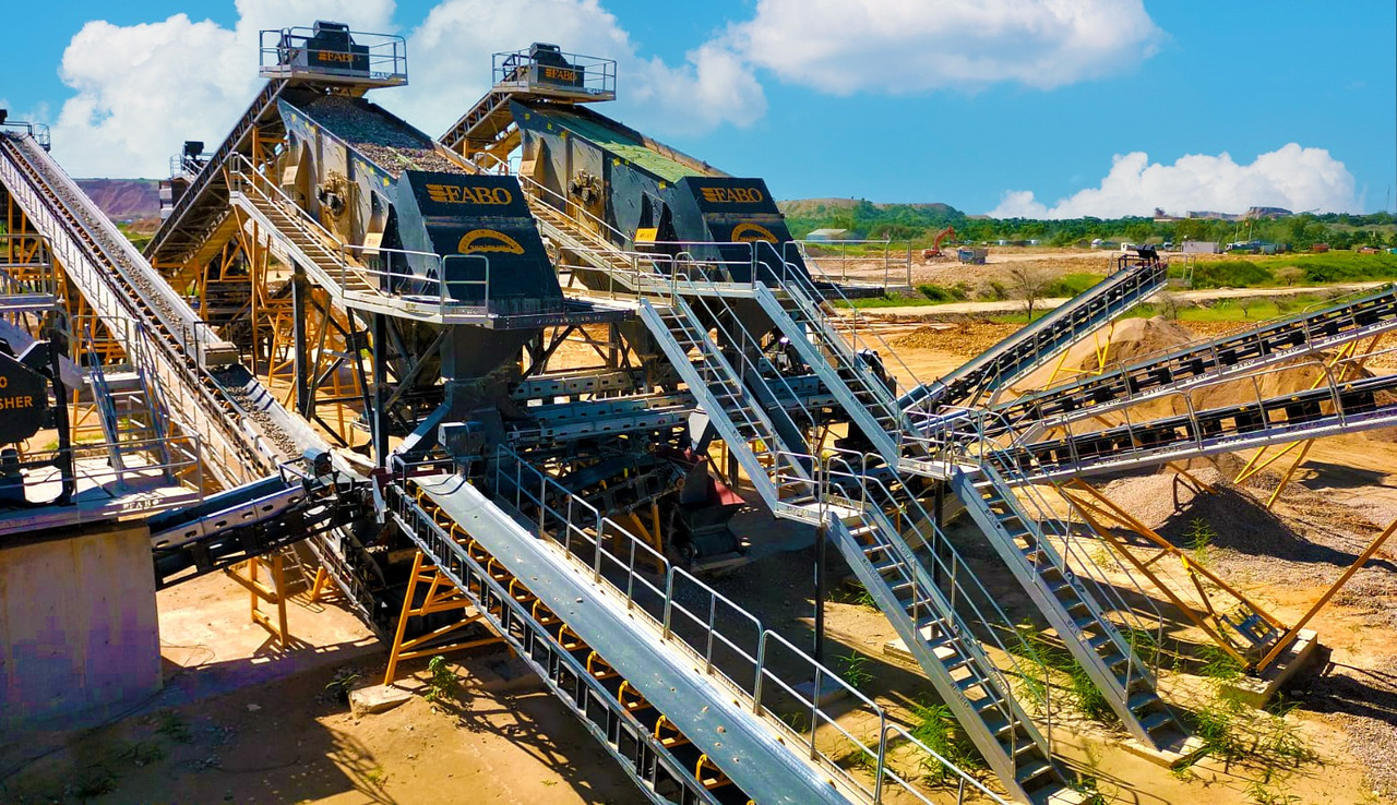 FABO vibrating screen - Screener: picture 1 FABO vibrating screen - Screener: picture 1