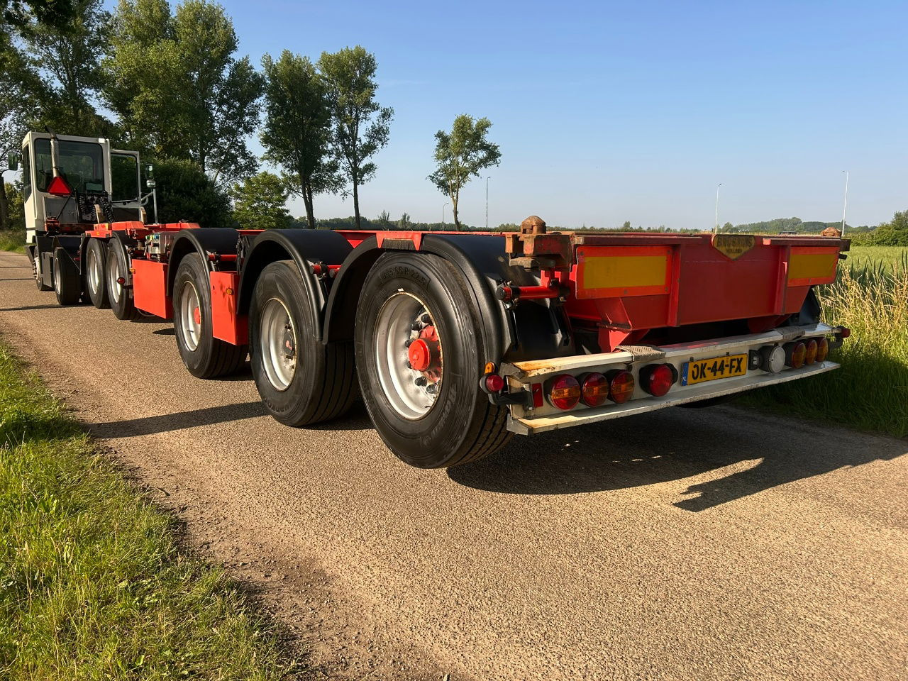 Broshuis 2-Connect-5Akcc / 3 x Steering axle / 4 x Lifting axle / tyres 80 / 3 x - Container transporter/ Swap body semi-trailer: picture 3 Broshuis 2-Connect-5Akcc / 3 x Steering axle / 4 x Lifting axle / tyres 80 / 3 x - Container transporter/ Swap body semi-trailer: picture 3