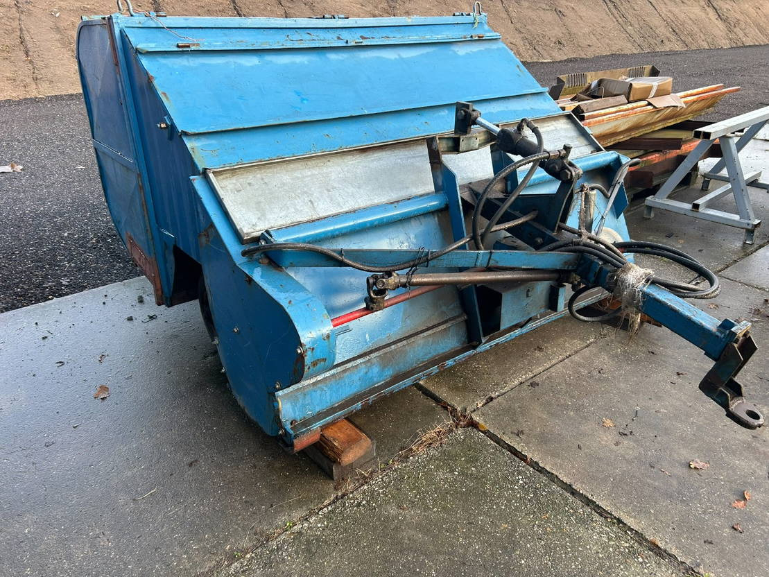 Diversen Imants Rotosweep - verhuur - Lawn mower: picture 3 Diversen Imants Rotosweep - verhuur - Lawn mower: picture 3