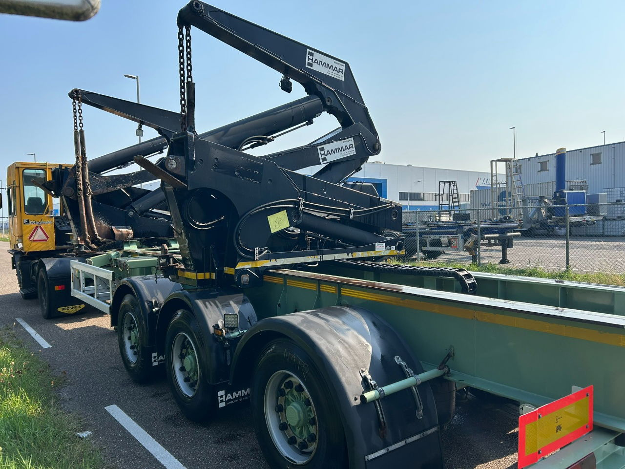 Hammar 195 HC / 20 ft, 2 x 20 ft 40 ft HC, power pack Diesel, Wireless controller 2 x, telescopic chassis - Container transporter/ Swap body semi-trailer: picture 3 Hammar 195 HC / 20 ft, 2 x 20 ft 40 ft HC, power pack Diesel, Wireless controller 2 x, telescopic chassis - Container transporter/ Swap body semi-trailer: picture 3
