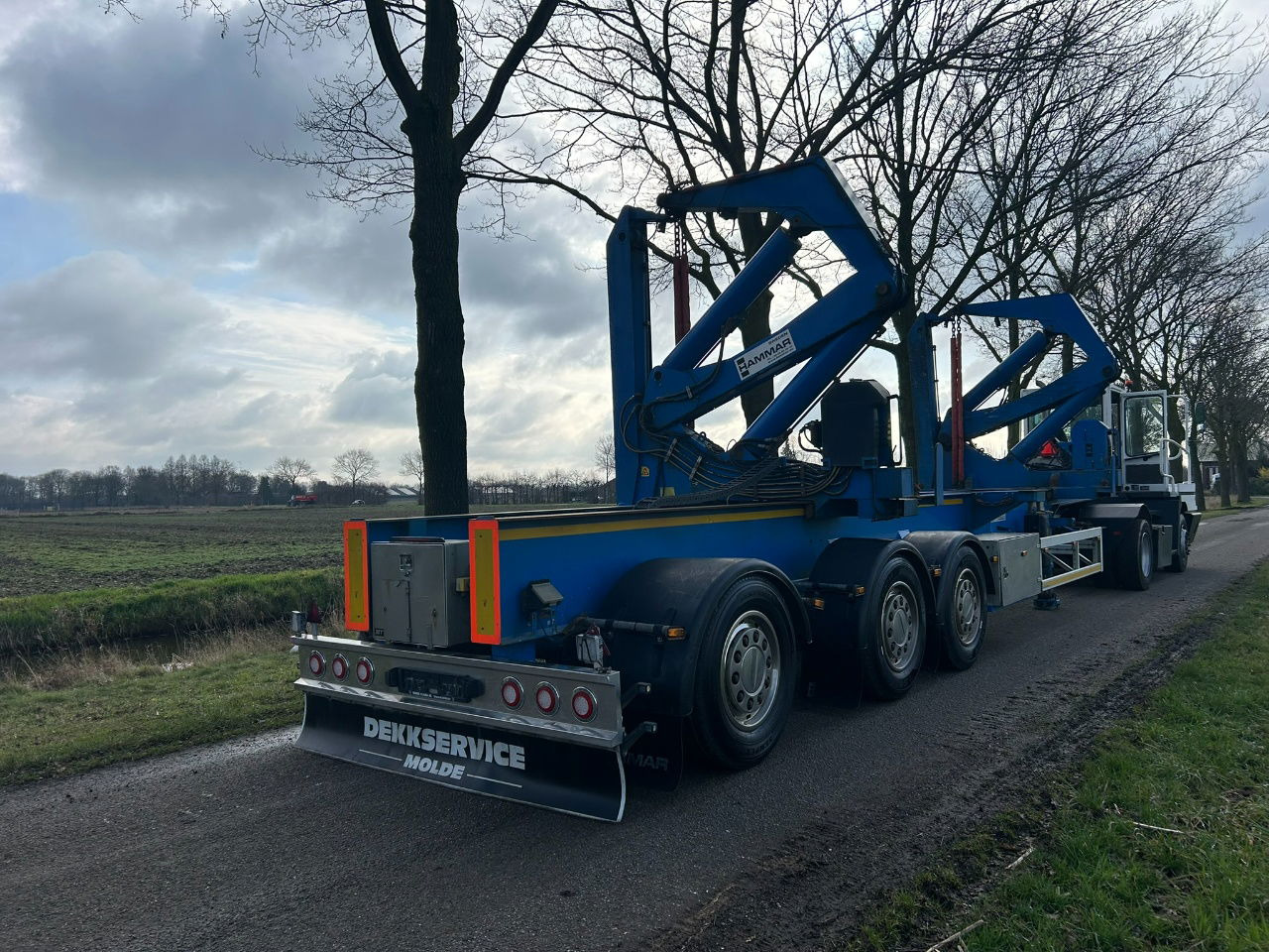 Hammar Sideloader 160 S / 20ft - 2 x 20 ft - 40 - Containers / 33 Tons lifting capacity / Remote control - Container transporter/ Swap body semi-trailer: picture 4 Hammar Sideloader 160 S / 20ft - 2 x 20 ft - 40 - Containers / 33 Tons lifting capacity / Remote control - Container transporter/ Swap body semi-trailer: picture 4