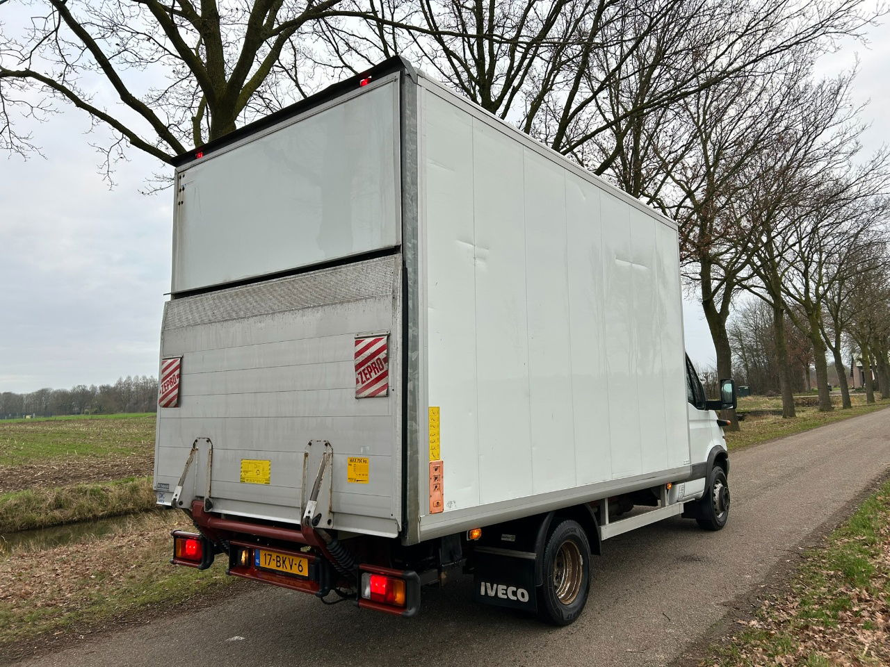 Iveco Daily 65 65 C 15 / laadklep 750 kg / apk 7-2026 / only 82068 km / bak H 237 B 226 L 417 - Box truck: picture 3 Iveco Daily 65 65 C 15 / laadklep 750 kg / apk 7-2026 / only 82068 km / bak H 237 B 226 L 417 - Box truck: picture 3