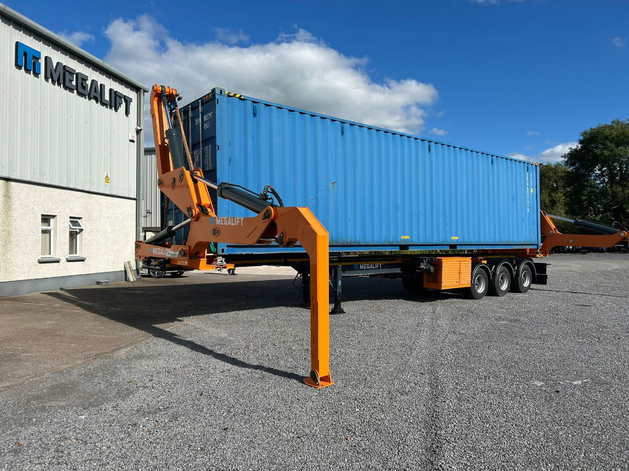 Container transporter/ Swap body semi-trailer Mega NEW Megaliftt Sideloader / 35 tons lift capacity /20-40-45 HC/ Diesel engine / Gooseneck-extendable: picture 7 Container transporter/ Swap body semi-trailer Mega NEW Megaliftt Sideloader / 35 tons lift capacity /20-40-45 HC/ Diesel engine / Gooseneck-extendable: picture 7