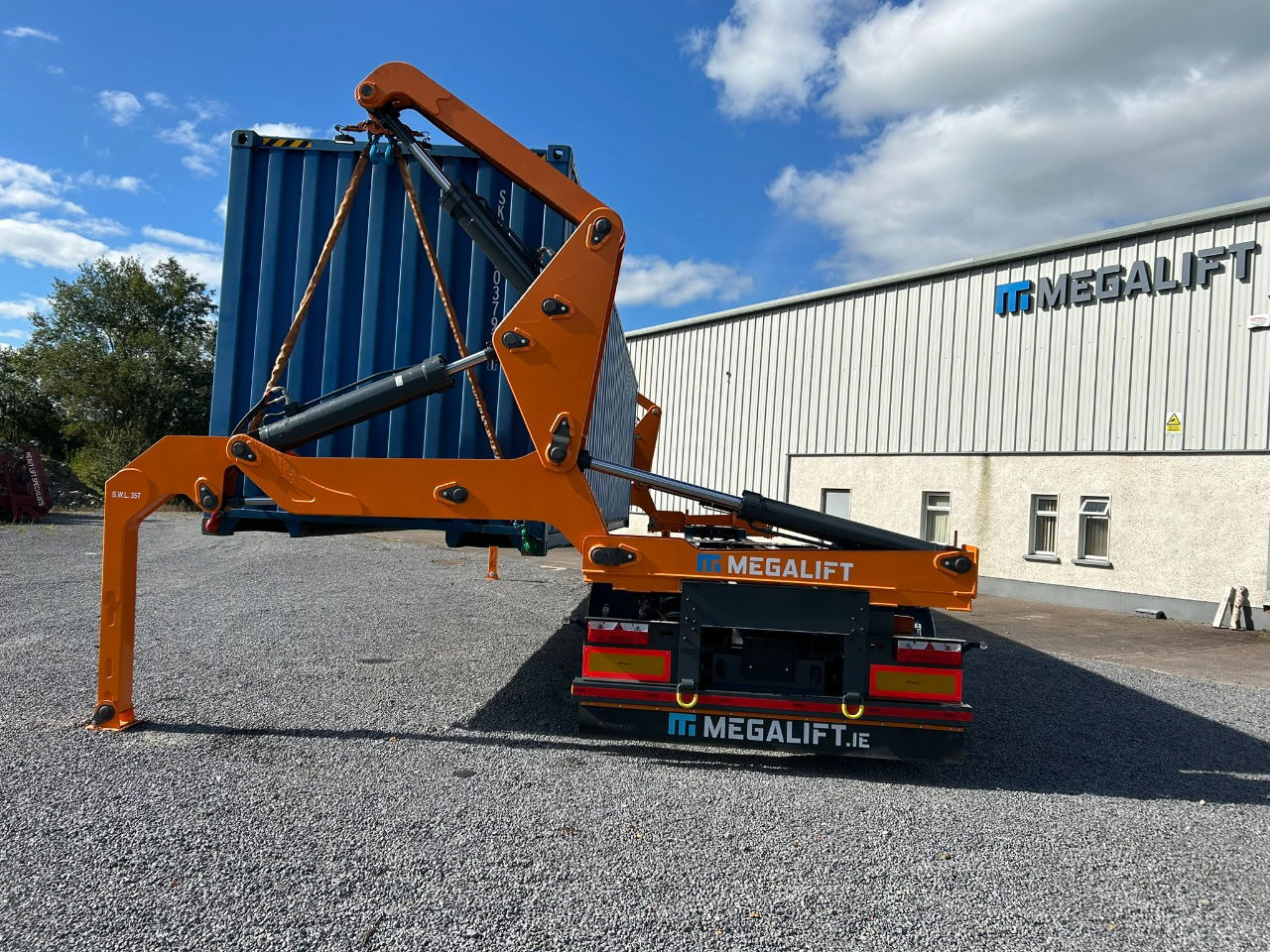 Container transporter/ Swap body semi-trailer Mega NEW Megaliftt Sideloader / 35 tons lift capacity /20-40-45 HC/ Diesel engine / Gooseneck-extendable: picture 8 Container transporter/ Swap body semi-trailer Mega NEW Megaliftt Sideloader / 35 tons lift capacity /20-40-45 HC/ Diesel engine / Gooseneck-extendable: picture 8