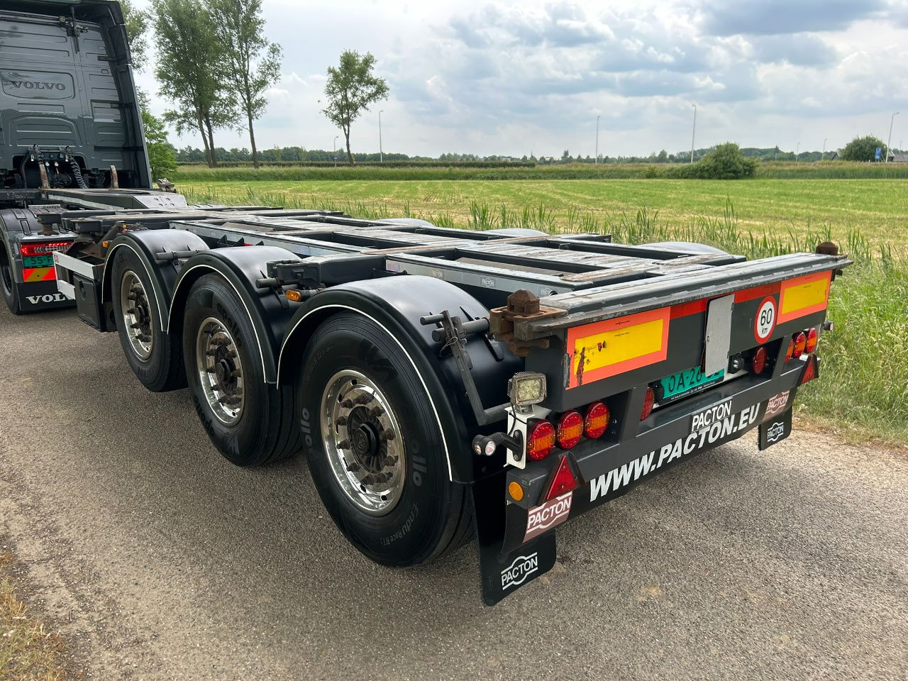 Pacton ET3 / Bpw Disc / Lifting axle / 2x20/30/40/45 ft hc / Tyres 80 / Tuf 3-20 - Container transporter/ Swap body semi-trailer: picture 4 Pacton ET3 / Bpw Disc / Lifting axle / 2x20/30/40/45 ft hc / Tyres 80 / Tuf 3-20 - Container transporter/ Swap body semi-trailer: picture 4