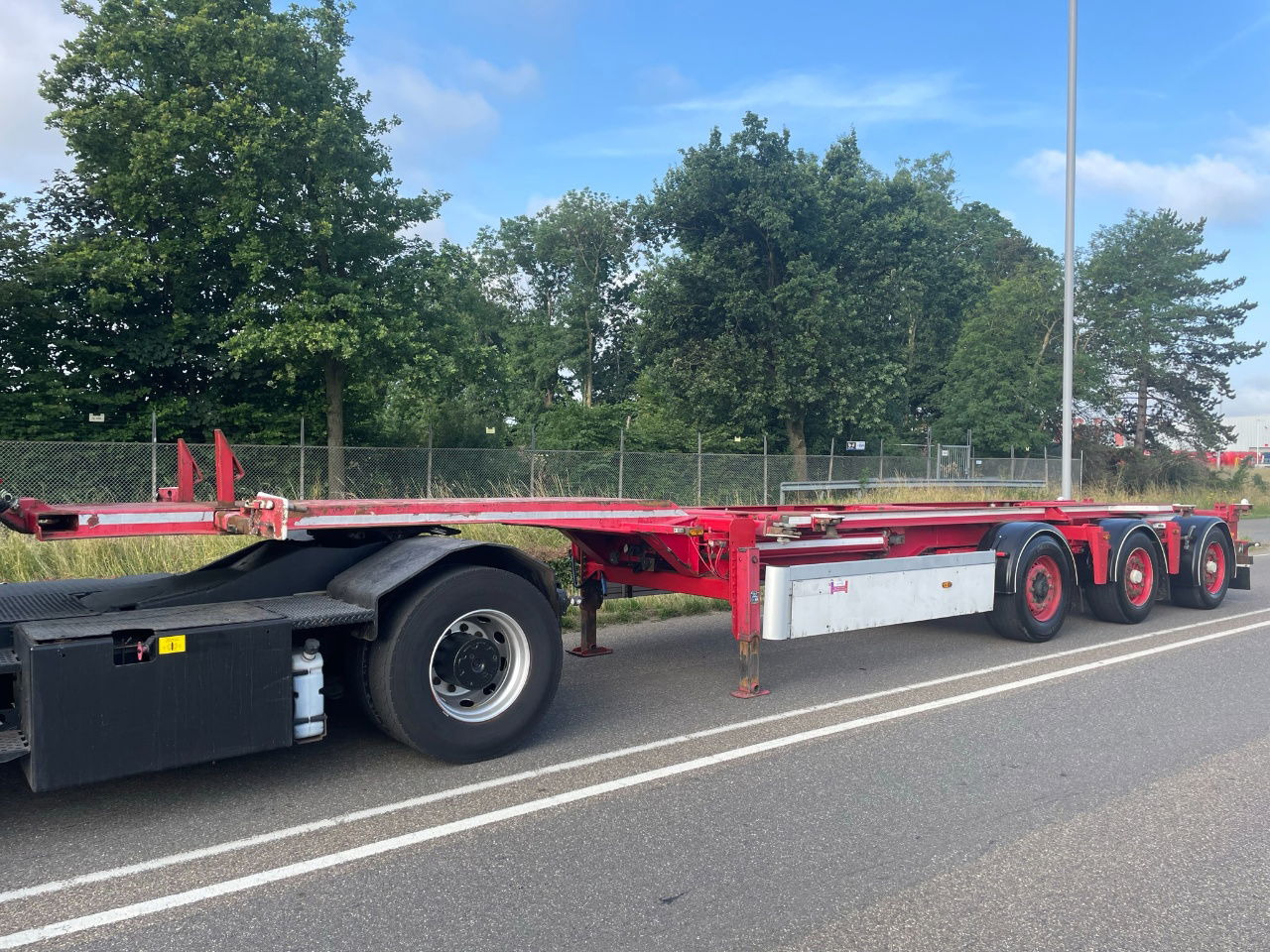 Renders ROC 16.27 CC X steering / Disc brakes /Lifting axle 20-30-40-45 FT HC - Container transporter/ Swap body semi-trailer: picture 1 Renders ROC 16.27 CC X steering / Disc brakes /Lifting axle 20-30-40-45 FT HC - Container transporter/ Swap body semi-trailer: picture 1