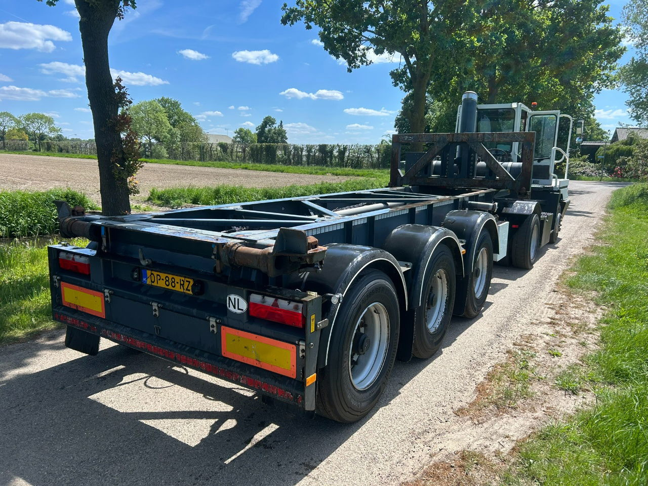 Van Hool 20 ft tipping / elect. 24 v / Tuf 3-2026 / Tyres 70 / Only 49500 km / t - Container transporter/ Swap body semi-trailer: picture 2 Van Hool 20 ft tipping / elect. 24 v / Tuf 3-2026 / Tyres 70 / Only 49500 km / t - Container transporter/ Swap body semi-trailer: picture 2