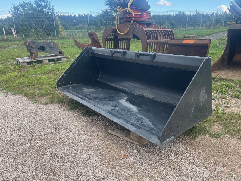 BOBCAT 1730mm - Bucket for Skid steer loader: picture 3 BOBCAT 1730mm - Bucket for Skid steer loader: picture 3