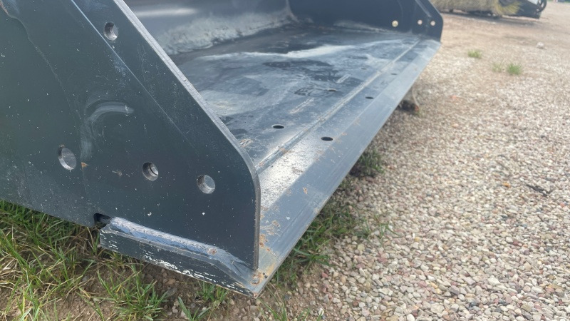 BOBCAT 1730mm - Bucket for Skid steer loader: picture 5 BOBCAT 1730mm - Bucket for Skid steer loader: picture 5