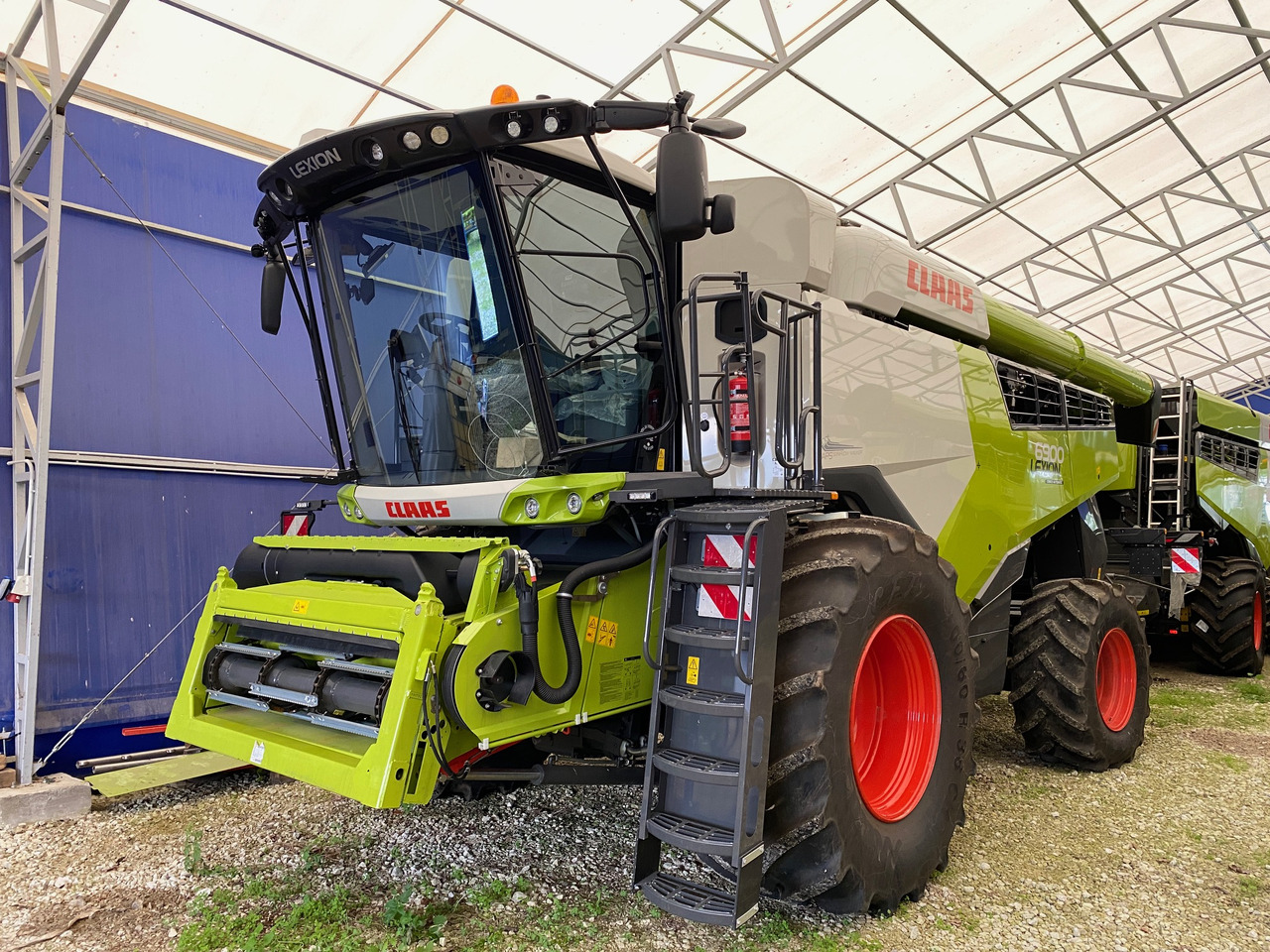 CLAAS Lexion 6900 new/unused - Harvester: picture 1 CLAAS Lexion 6900 new/unused - Harvester: picture 1