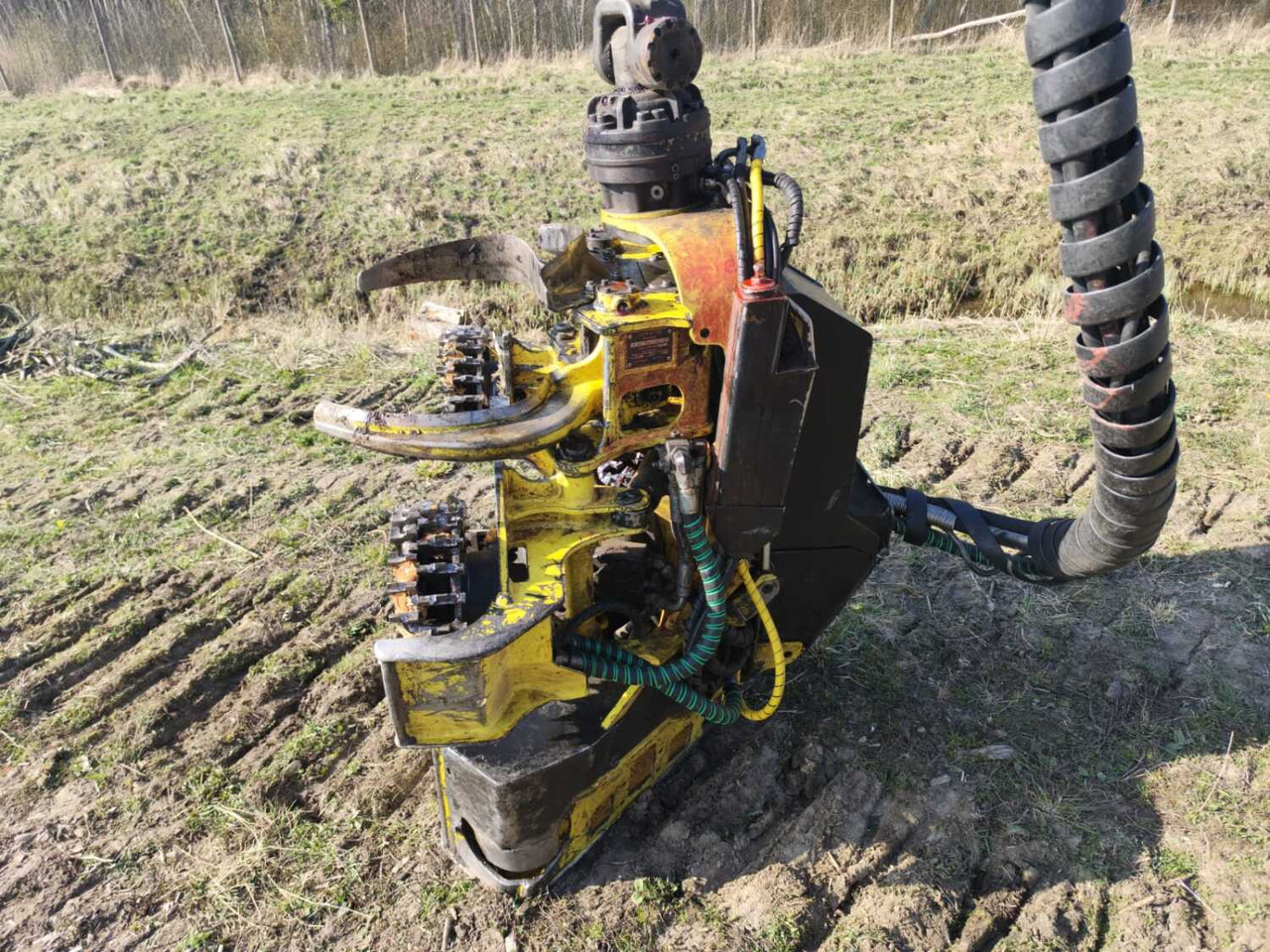 Forestry harvester John Deere 1170G with H413: picture 12