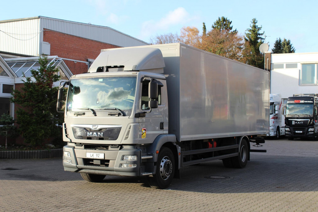 MAN TGM 18.290 Plane-Koffer 7,5 m Klima 499TKm - Curtain side truck: picture 1 MAN TGM 18.290 Plane-Koffer 7,5 m Klima 499TKm - Curtain side truck: picture 1