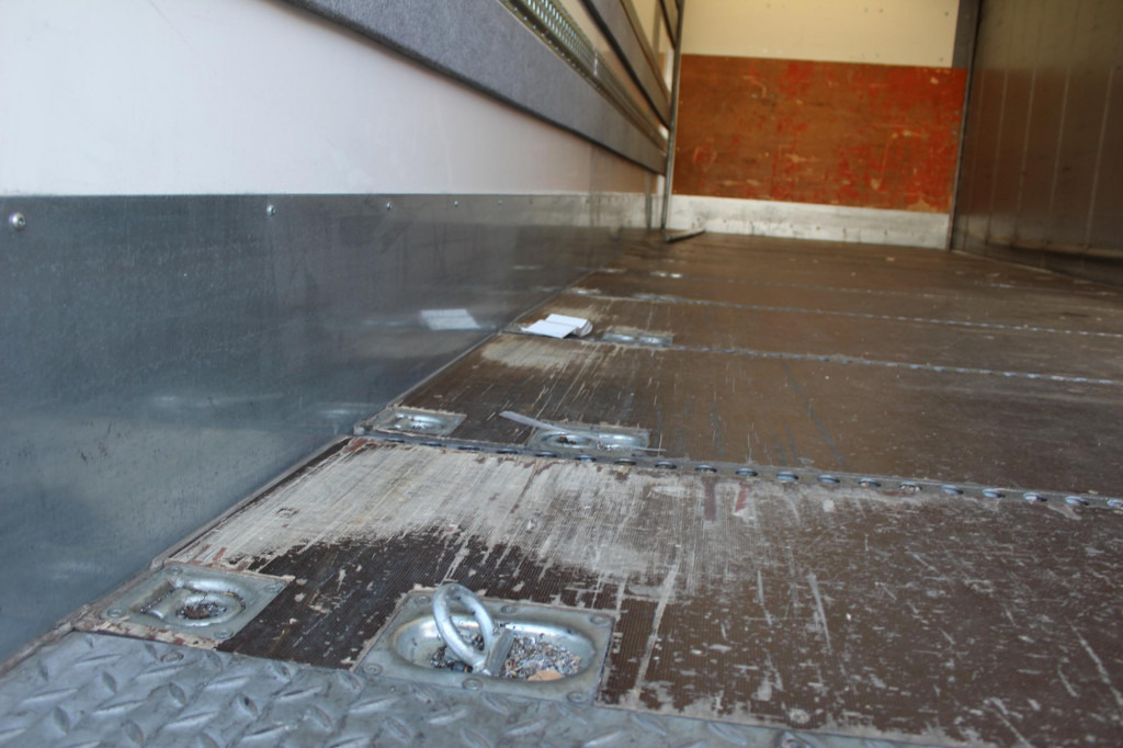 MAN TGM 18.290 Plane-Koffer 7,5 m Klima 499TKm - Curtain side truck: picture 3 MAN TGM 18.290 Plane-Koffer 7,5 m Klima 499TKm - Curtain side truck: picture 3