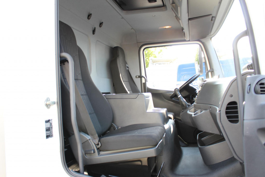 Mercedes-Benz Atego 818 E6 Koffer 6m Klima LDW Schalter LBW - Closed box van: picture 3 Mercedes-Benz Atego 818 E6 Koffer 6m Klima LDW Schalter LBW - Closed box van: picture 3