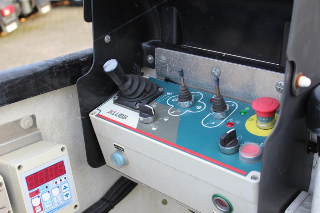 Renault Master Bühne KLUBB 11m 2 Personen Korb 200kg - Truck mounted aerial platform: picture 4 Renault Master Bühne KLUBB 11m 2 Personen Korb 200kg - Truck mounted aerial platform: picture 4