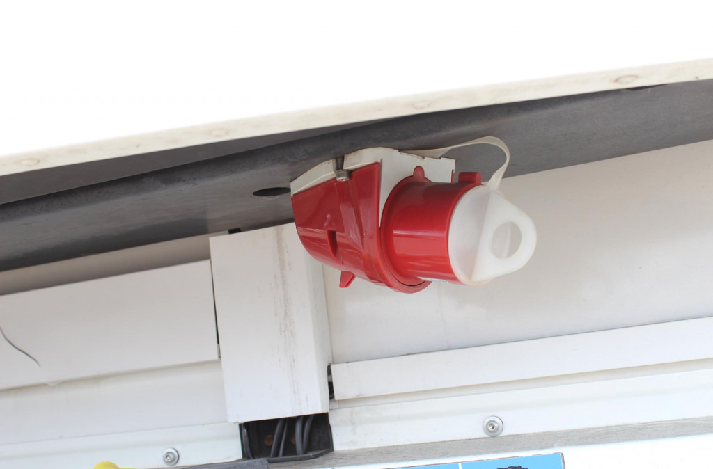 SCHMITZ Bi-Multi-Temp. TW Rolltor Lenkachse Rent-Miete - Refrigerated semi-trailer: picture 5 SCHMITZ Bi-Multi-Temp. TW Rolltor Lenkachse Rent-Miete - Refrigerated semi-trailer: picture 5