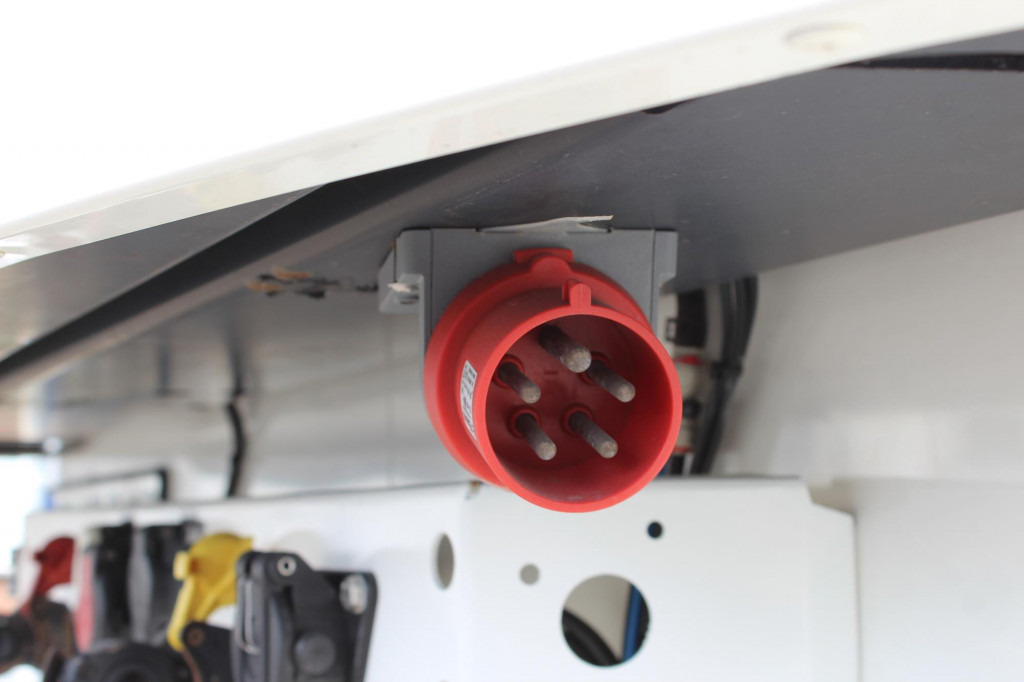 SCHMITZ Blumenbreite TW LBW Lenkachse Rent-Miete - Refrigerated semi-trailer: picture 4 SCHMITZ Blumenbreite TW LBW Lenkachse Rent-Miete - Refrigerated semi-trailer: picture 4