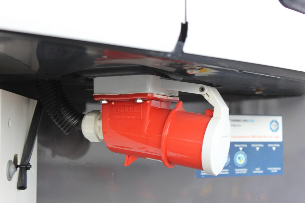 SCHMITZ TK SLXi 300 Rolltor Strom Aluboden RENT MIETE - Refrigerated semi-trailer: picture 5 SCHMITZ TK SLXi 300 Rolltor Strom Aluboden RENT MIETE - Refrigerated semi-trailer: picture 5