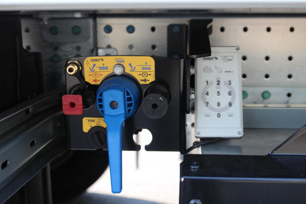 New Refrigerated semi-trailer SCHMITZ Thermo King Advancer A400 DS Strom Blumen: picture 6