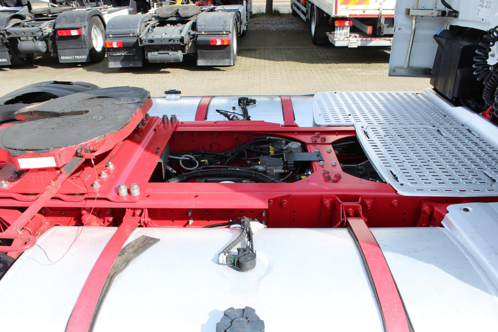 Tractor unit Daf 530 SSC Retarder Kühlbox 2 Tanks Standklima: picture 13 Tractor unit Daf 530 SSC Retarder Kühlbox 2 Tanks Standklima: picture 13