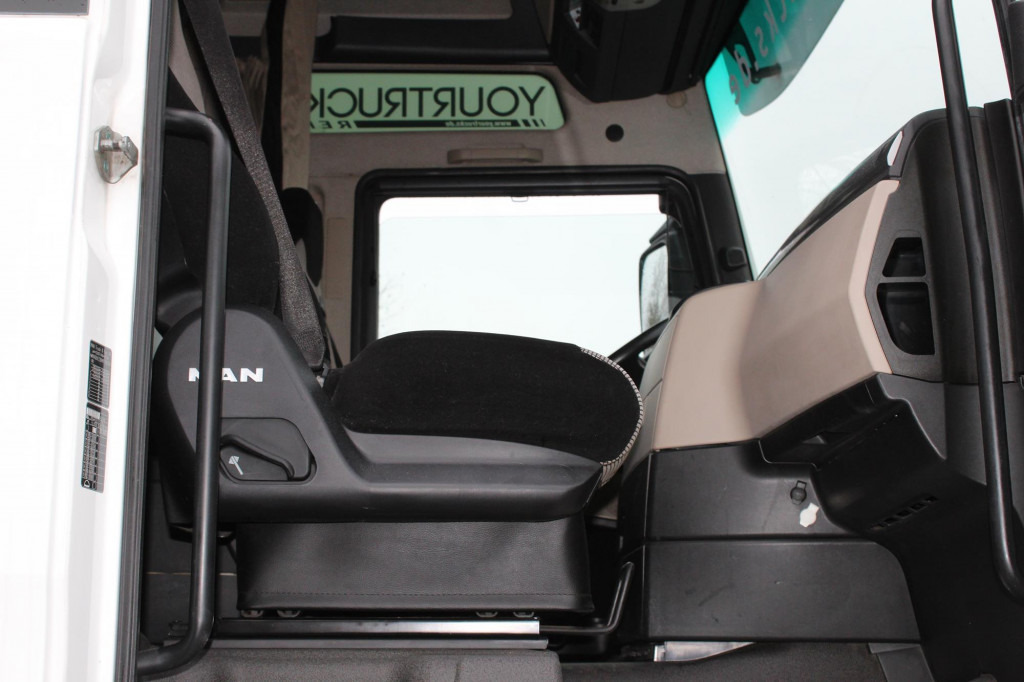 MAN TGX 18.460 E6 XXL Retarder Kühlbox Navi 2Tanks - Tractor unit: picture 4 MAN TGX 18.460 E6 XXL Retarder Kühlbox Navi 2Tanks - Tractor unit: picture 4