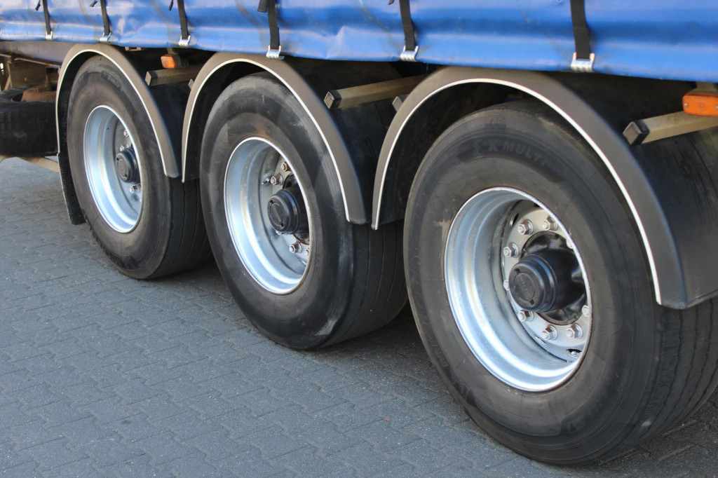 Treil Standard Plane 2,80h Edscha - Curtainsider semi-trailer: picture 5 Treil Standard Plane 2,80h Edscha - Curtainsider semi-trailer: picture 5