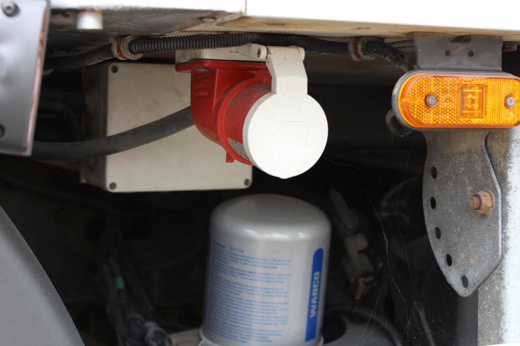 Renault Midlum 270 E5 TK T600R Strom LBW Seiten Tür FRC - Truck: picture 4 Renault Midlum 270 E5 TK T600R Strom LBW Seiten Tür FRC - Truck: picture 4