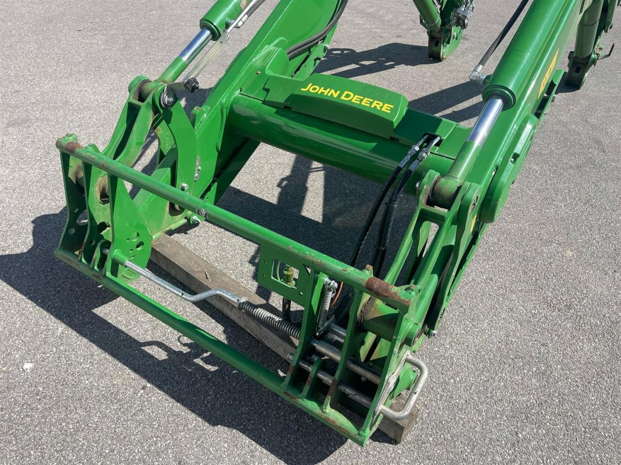 John Deere 6R250 Frontlader 683R / TOP Zustand - Attachment: picture 4 John Deere 6R250 Frontlader 683R / TOP Zustand - Attachment: picture 4