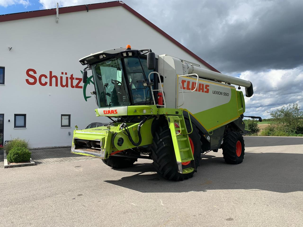 CLAAS Lexion 550 mit Schneidwerk V660, 3D und Klimaautomatik, gepflegter Zustand, Baujahr 2009 - Combine harvester: picture 1 CLAAS Lexion 550 mit Schneidwerk V660, 3D und Klimaautomatik, gepflegter Zustand, Baujahr 2009 - Combine harvester: picture 1