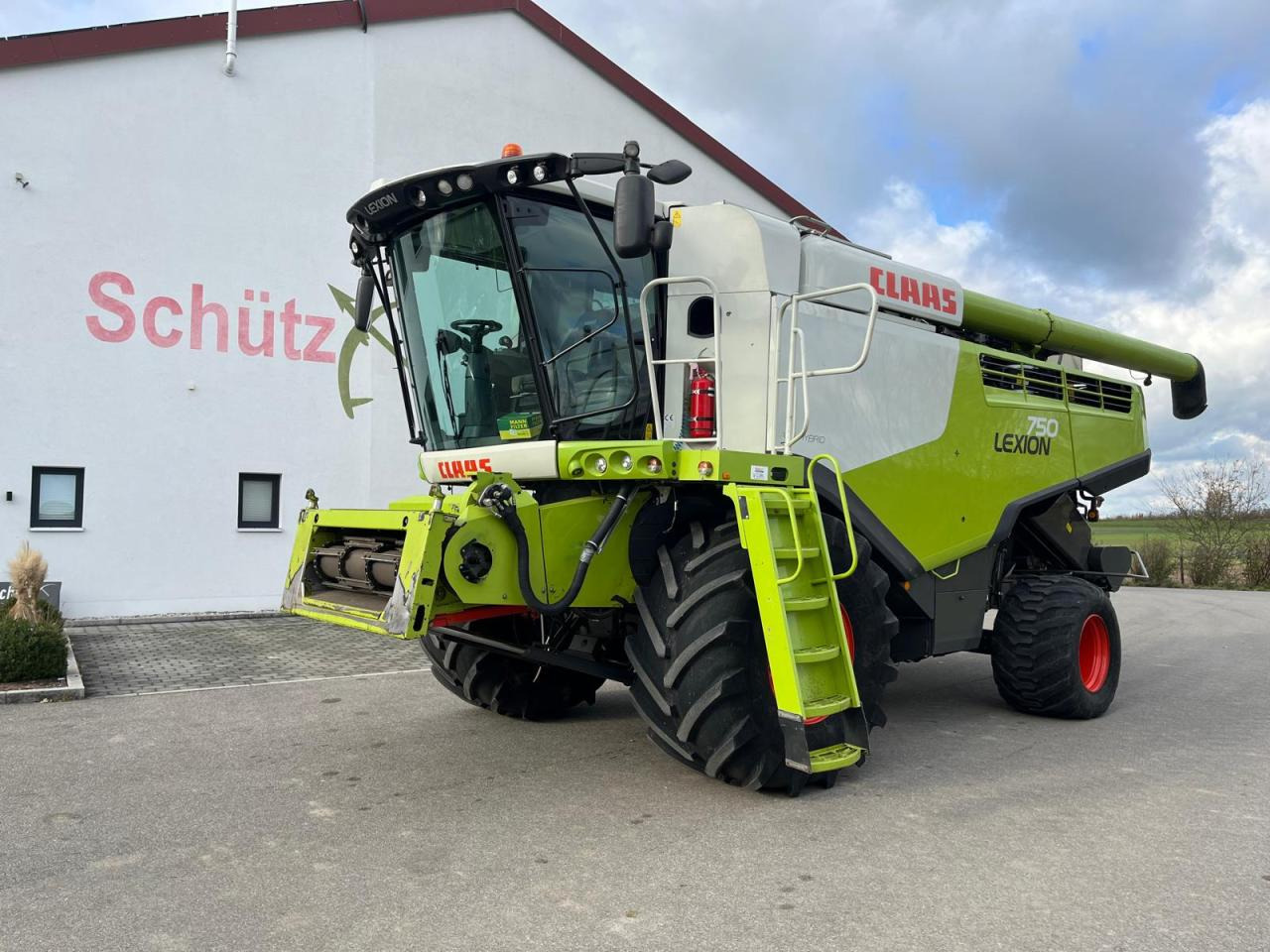 CLAAS Lexion 750 V-Kanal 3D, Baujahr 2017, 30kmh - Combine harvester: picture 1 CLAAS Lexion 750 V-Kanal 3D, Baujahr 2017, 30kmh - Combine harvester: picture 1