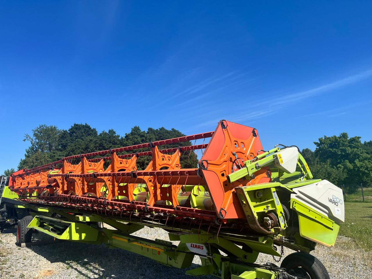 CLAAS Vario 1200, Claas Ersatzteilspender, ohne SWW - Forage harvester attachment: picture 1 CLAAS Vario 1200, Claas Ersatzteilspender, ohne SWW - Forage harvester attachment: picture 1