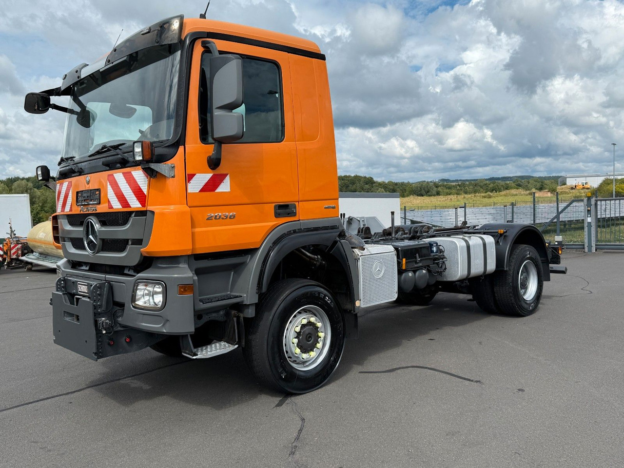 Mercedes-Benz Actros 2036 4x4 Dautelwechselsystem Winterdienst - Cab chassis truck: picture 1 Mercedes-Benz Actros 2036 4x4 Dautelwechselsystem Winterdienst - Cab chassis truck: picture 1