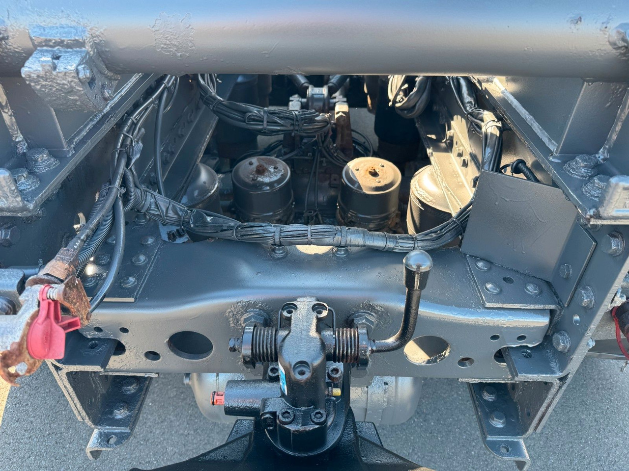 Cab chassis truck Mercedes-Benz Actros 3341 6x6  Kipperfahrgestell mit Zylinder: picture 12