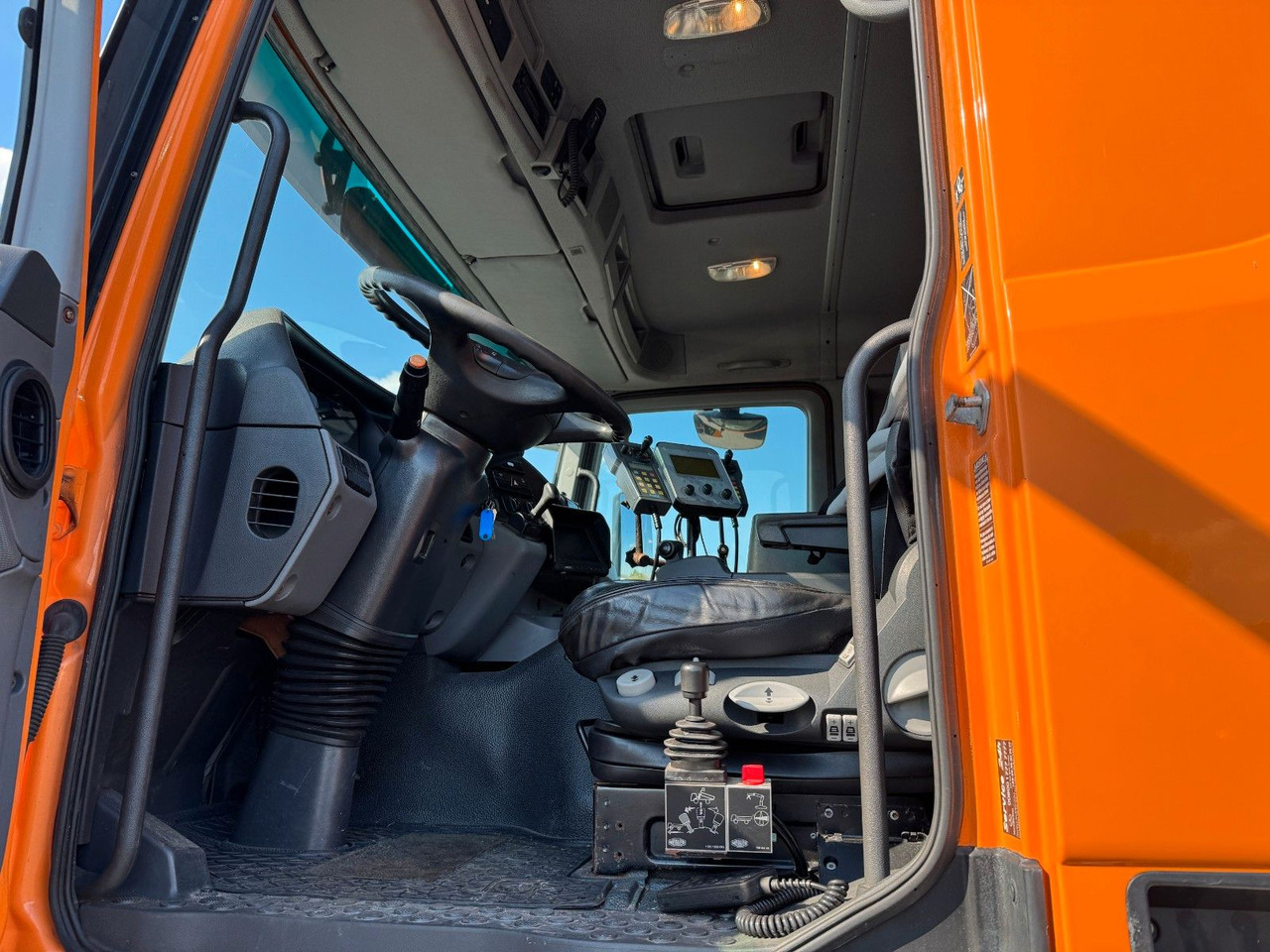 Cab chassis truck Mercedes-Benz Actros 3341 6x6  Kipperfahrgestell mit Zylinder: picture 6