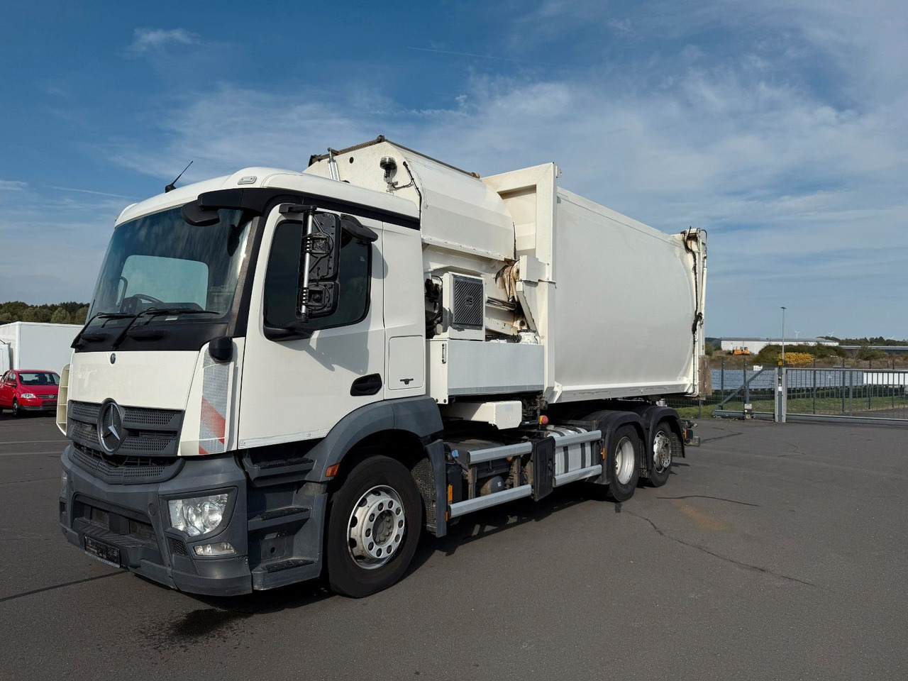 Mercedes-Benz Antos 2533 Seitenlader HS SL- VK- F - Refuse truck: picture 1 Mercedes-Benz Antos 2533 Seitenlader HS SL- VK- F - Refuse truck: picture 1